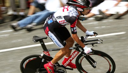 JIUYOU GAMING-大型水域浮筏漂流，激流中的极速挑战赛，浮筏基础是什么