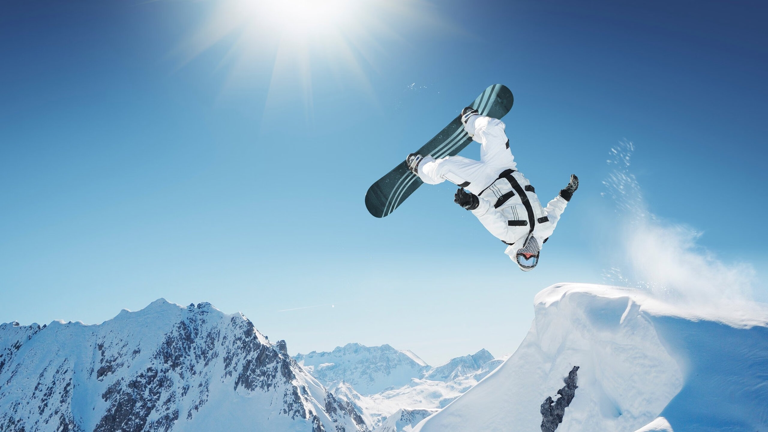 西甲赛场激战正酣，梅西梅开二度，西甲梅西今晚比赛